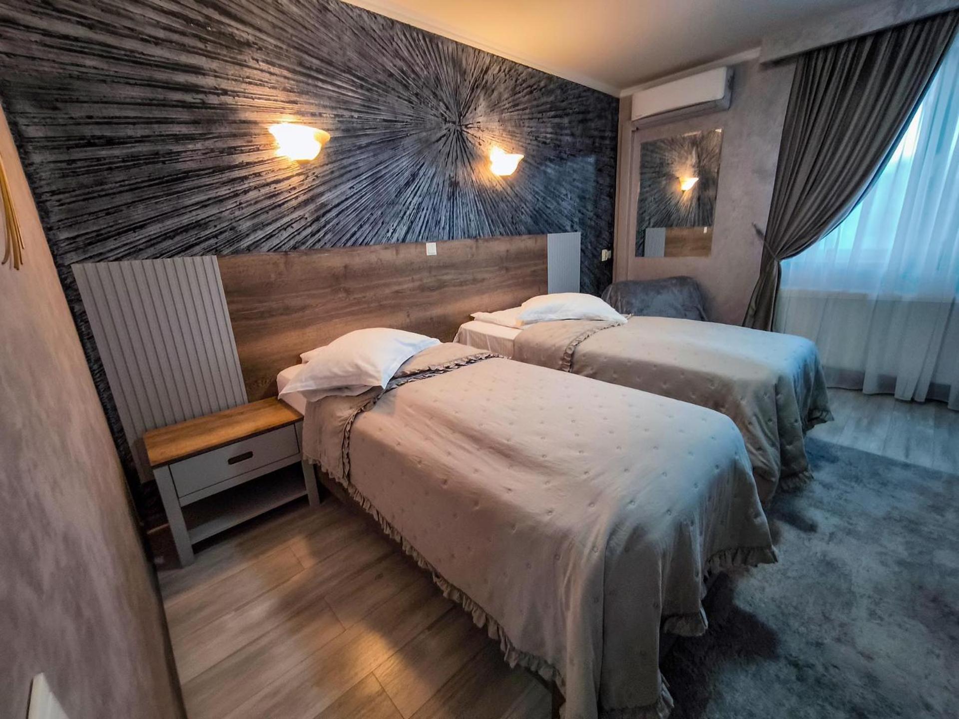 Hotel Dorobanti Iasi Buitenkant foto