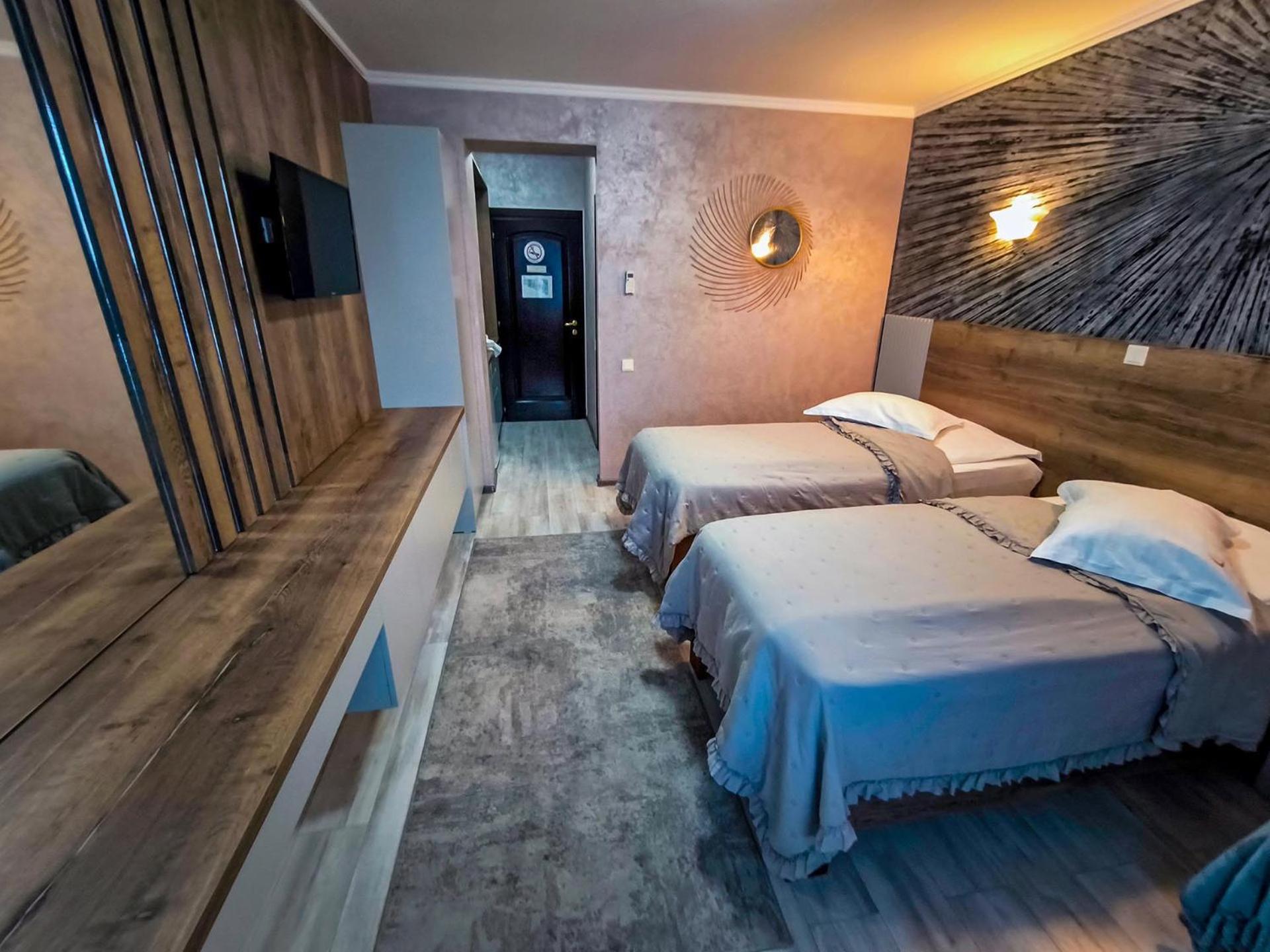 Hotel Dorobanti Iasi Buitenkant foto